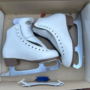 Riedel Ice skates brand new never used!